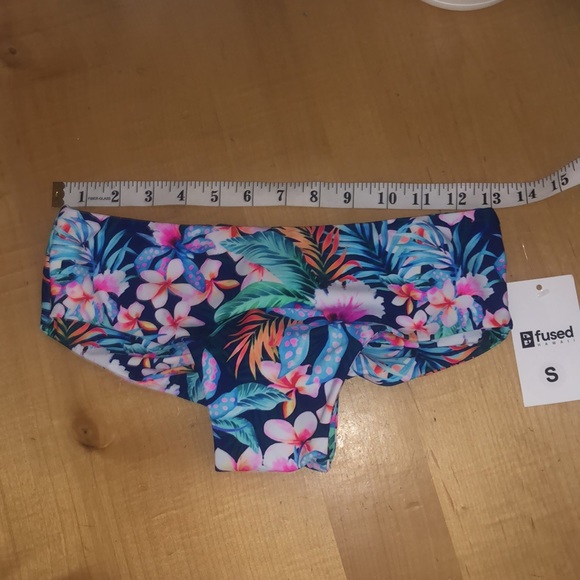 Small Fused Hawaii Kona Bottom Wander is the print name. - Picture 2 of 4